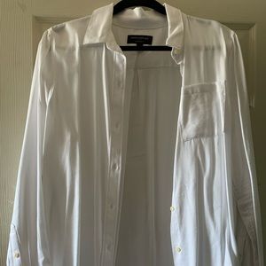 Banana Republic white boyfriend-fit button-down top size medium